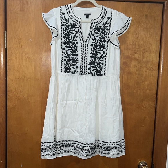 Ann Taylor Embroidered Dress- New without tag - Picture 1 of 10
